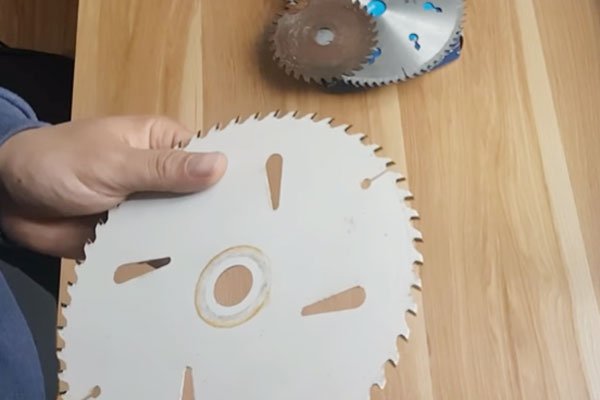 Hướng dẫn vệ sinh lưỡi cưa đúng cách