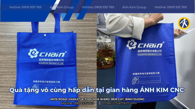 Quà tặng túi xách tại gian hàng ÁNh Kim CNC